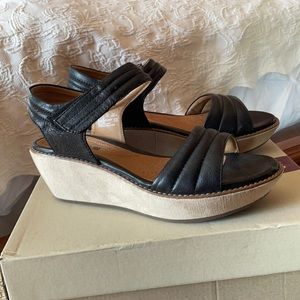 NWOT Clarks Hazel Alba Wedged Sandal